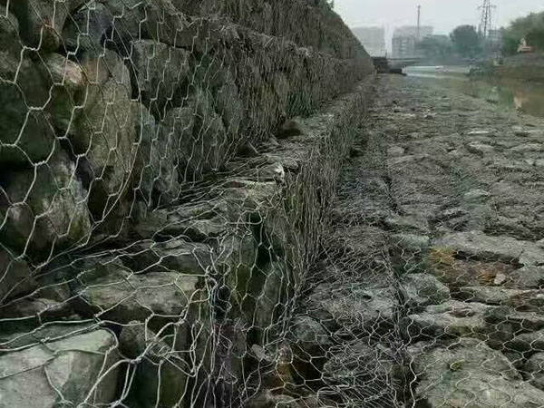 格宾网砌石挡墙图片3